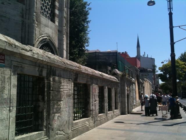Medrese avlusu ve revaklar